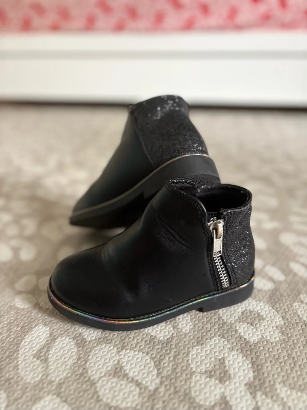 Kelly & Katie euc worn